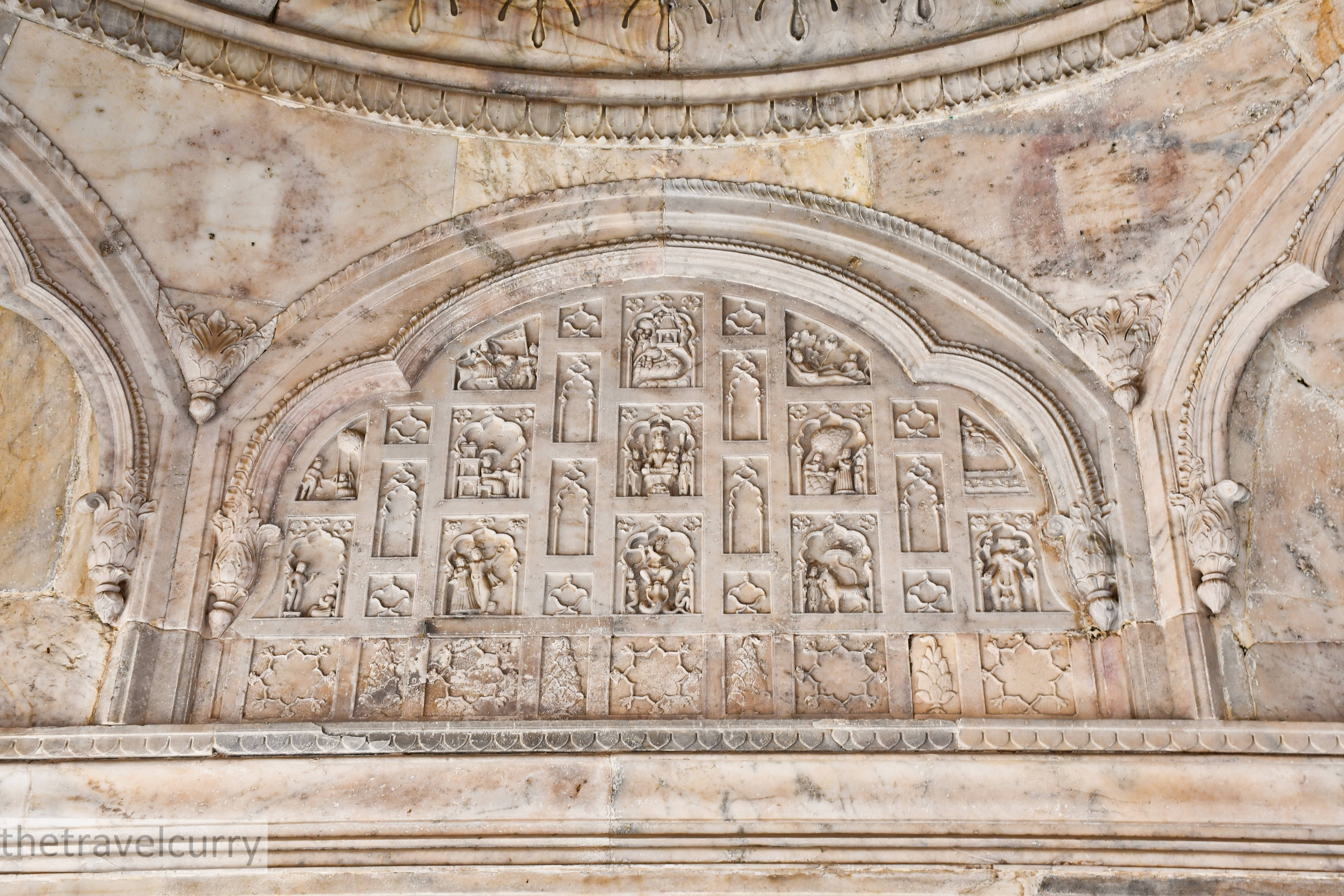 stories carved on walls of moosi maharani chhatri