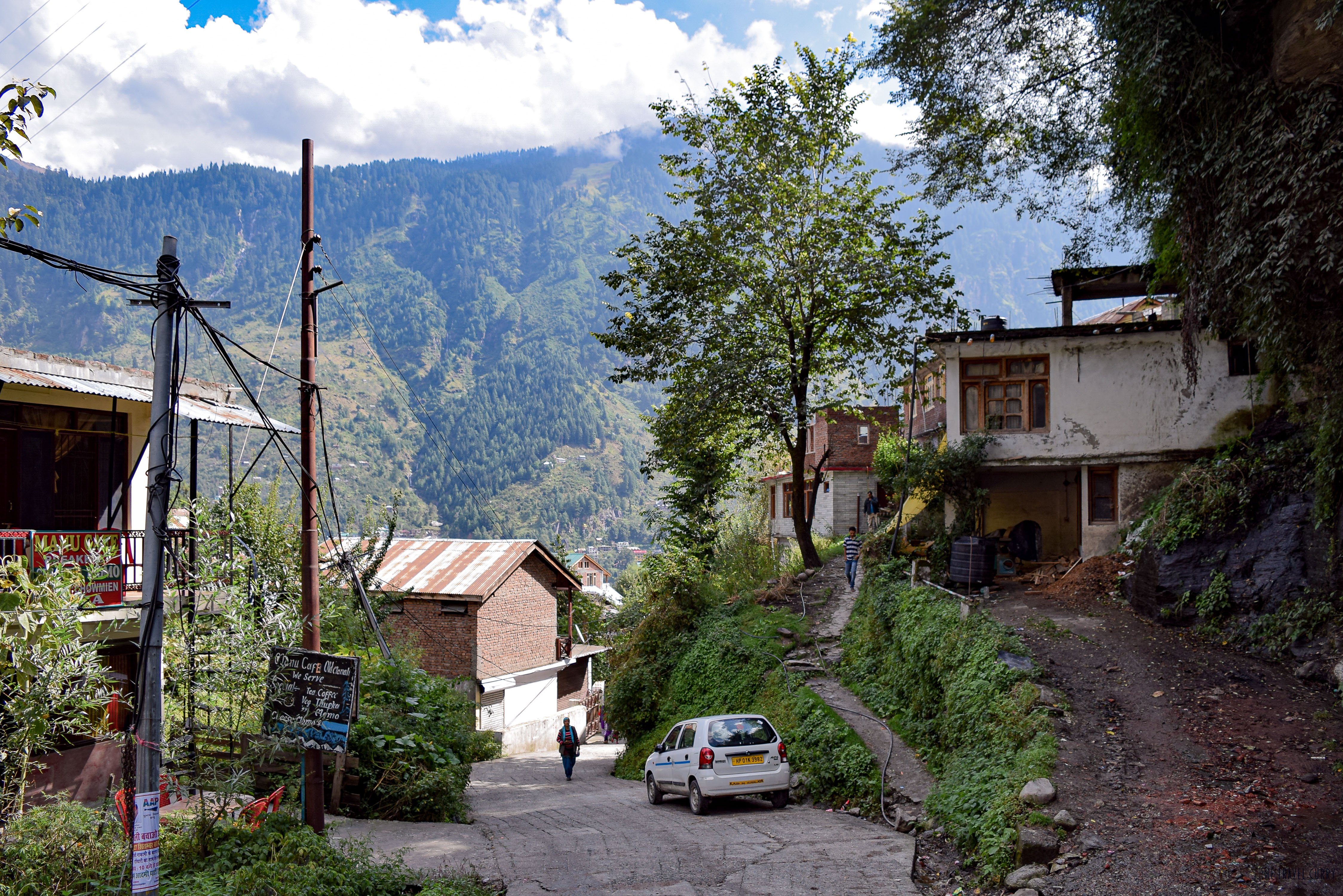 The uphill hike in Old Manali