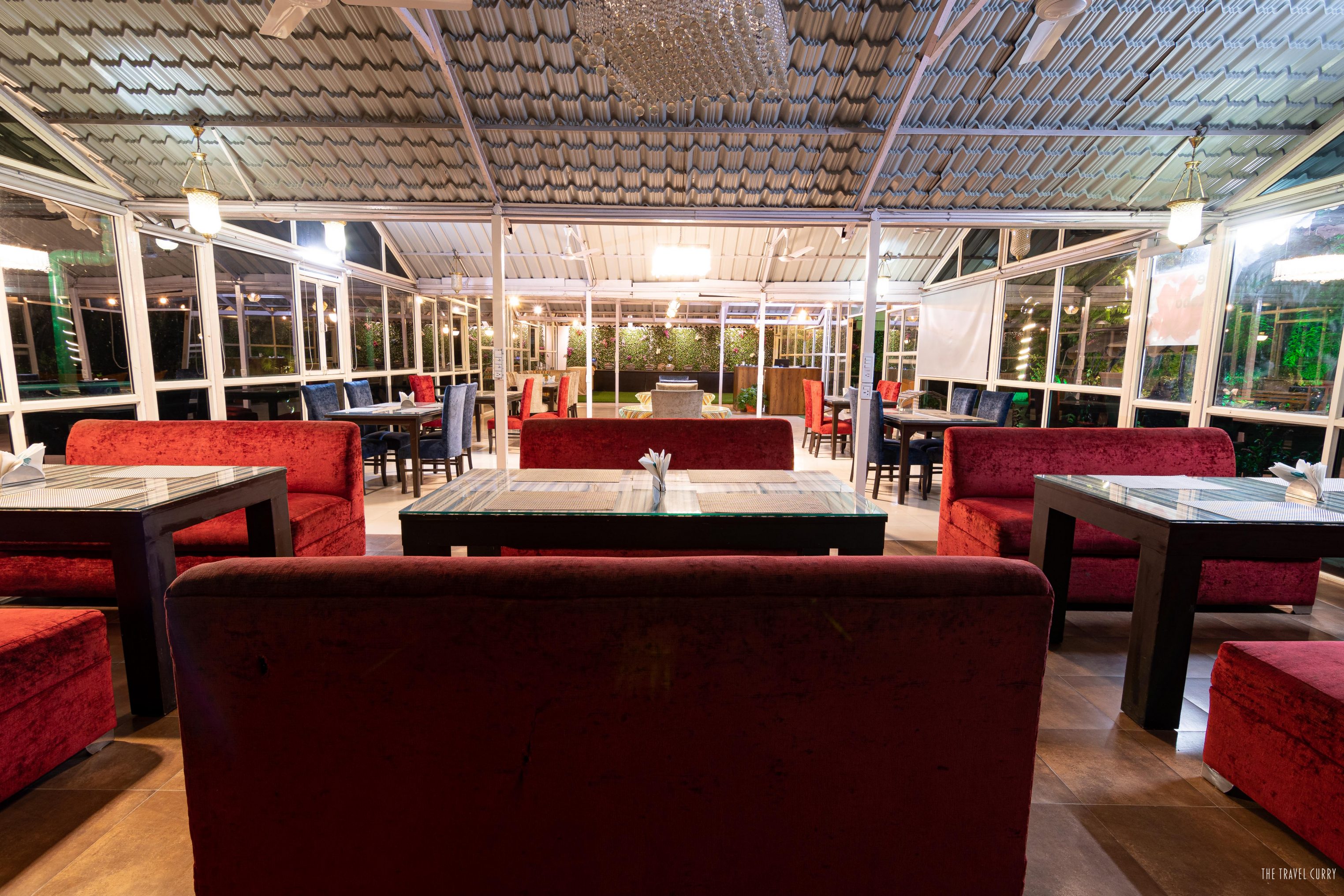 Maple Resort Chail restaurant