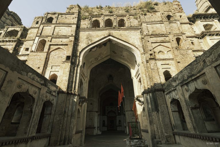 The grand entrance of Chaturbhuj Temple