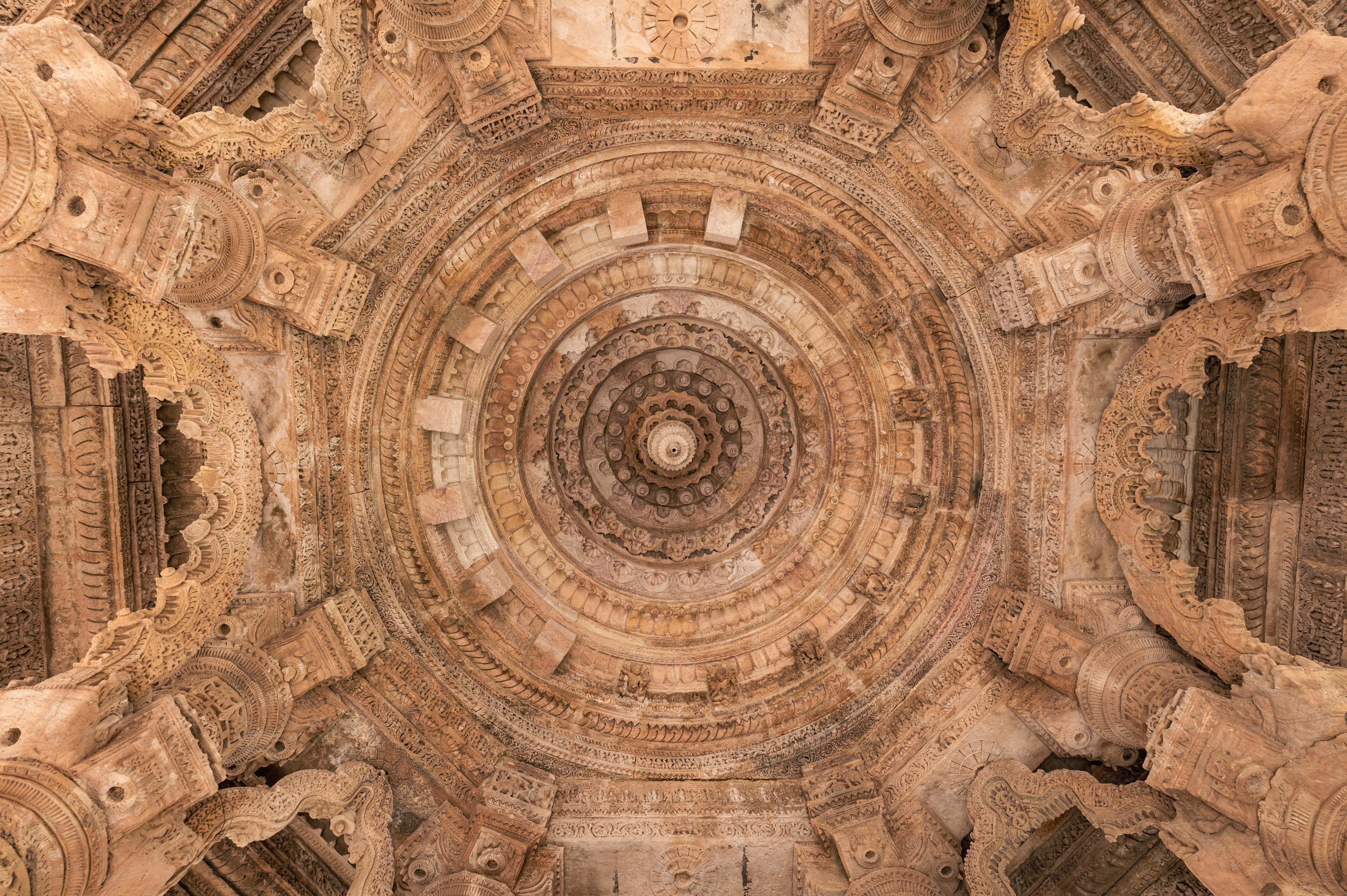Sabha Mandapa's ceiling