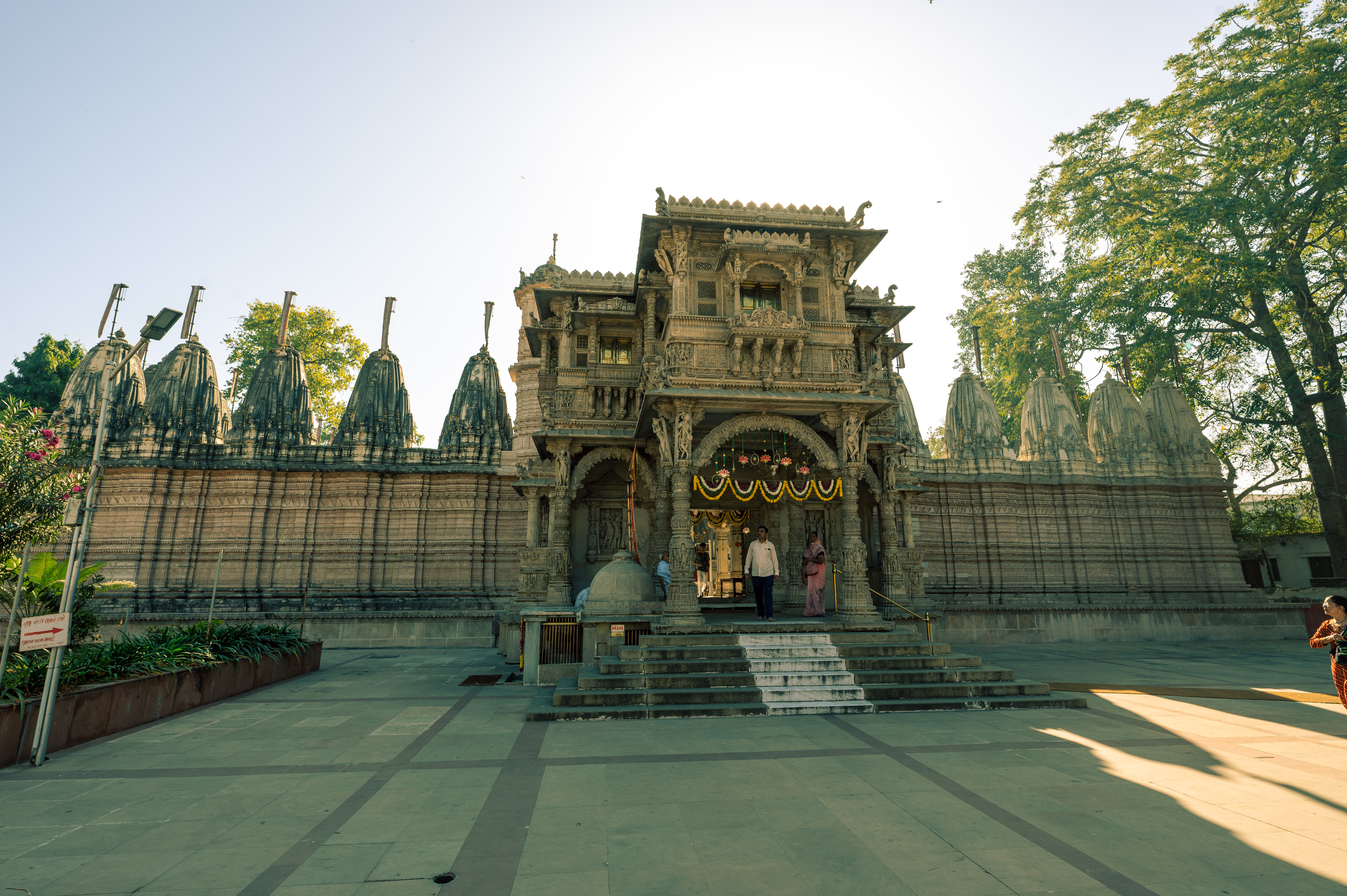 One of the best places in Ahmedabad- Hutheesingh Temple